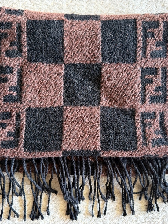 Fendi Accessories - Fendi black and brown logo label knit tag
